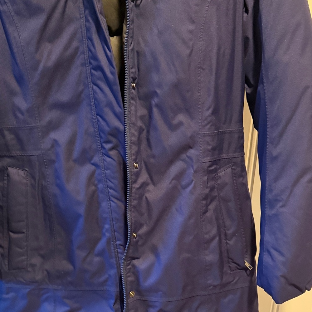 The North Face women’s navy M down puffer coat. EUC. - Picture 7 of 14